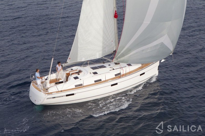 Bavaria 36 Cruiser - Yacht Charter Sailica