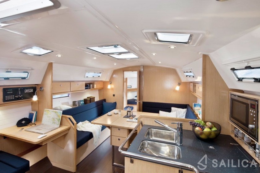 Bavaria 36 Cruiser - Yacht Charter Sailica