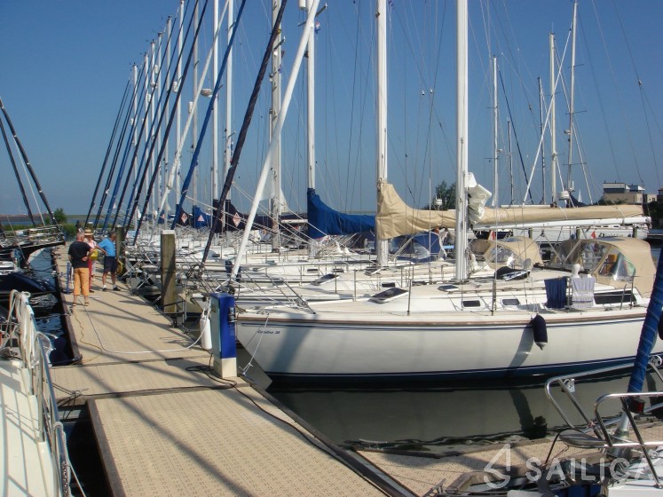 Bavaria 37 Cruiser - Yacht Charter Sailica