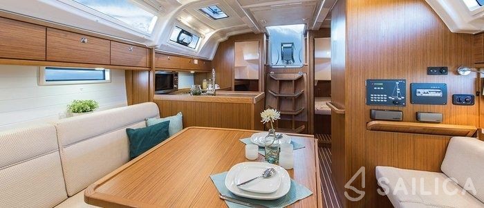 Bavaria 37 Cruiser - Yacht Charter Sailica