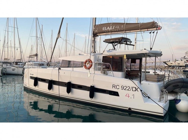 Bali 4.1 - Yacht Charter Sailica
