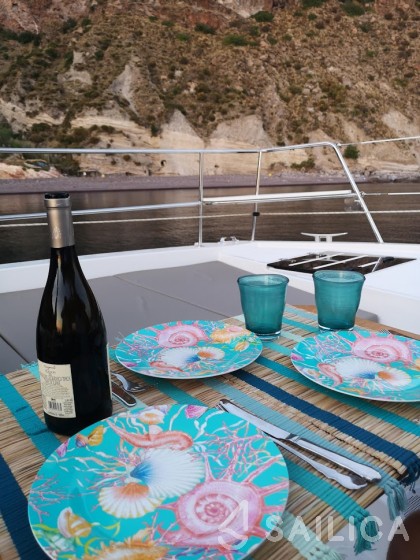 Bali 4.1 - Yacht Charter Sailica