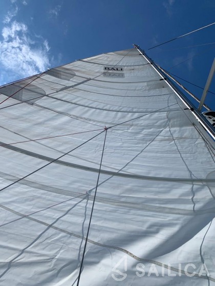 Bali 4.1 - Yacht Charter Sailica