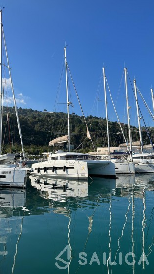 Bali 4.1 - Yacht Charter Sailica