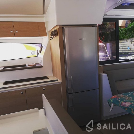 Bali 4.1 - Yacht Charter Sailica