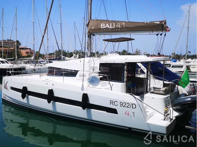 Bali 4.1 - Yacht Charter Sailica