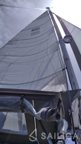 Bali 4.1 - Yacht Charter Sailica