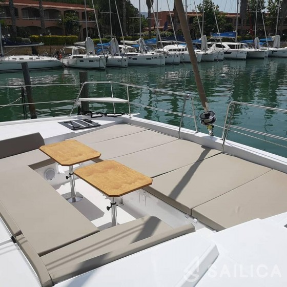 Bali 4.1 - Yacht Charter Sailica