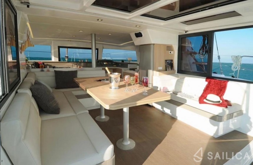Bali 4.1 - Yacht Charter Sailica