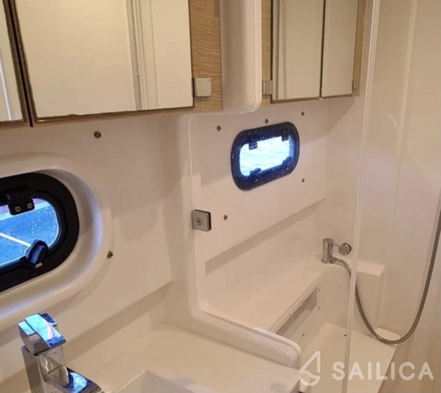 Bali 4.1 - Yacht Charter Sailica