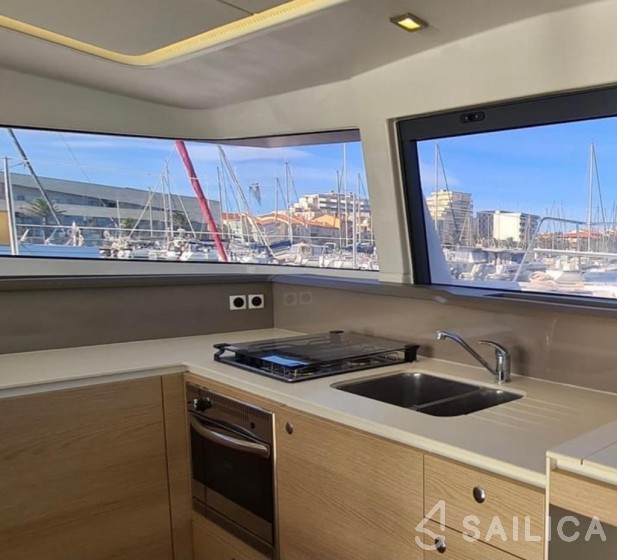 Bali 4.1 - Yacht Charter Sailica