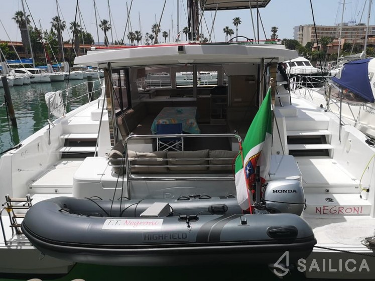 Bali 4.1 - Yacht Charter Sailica