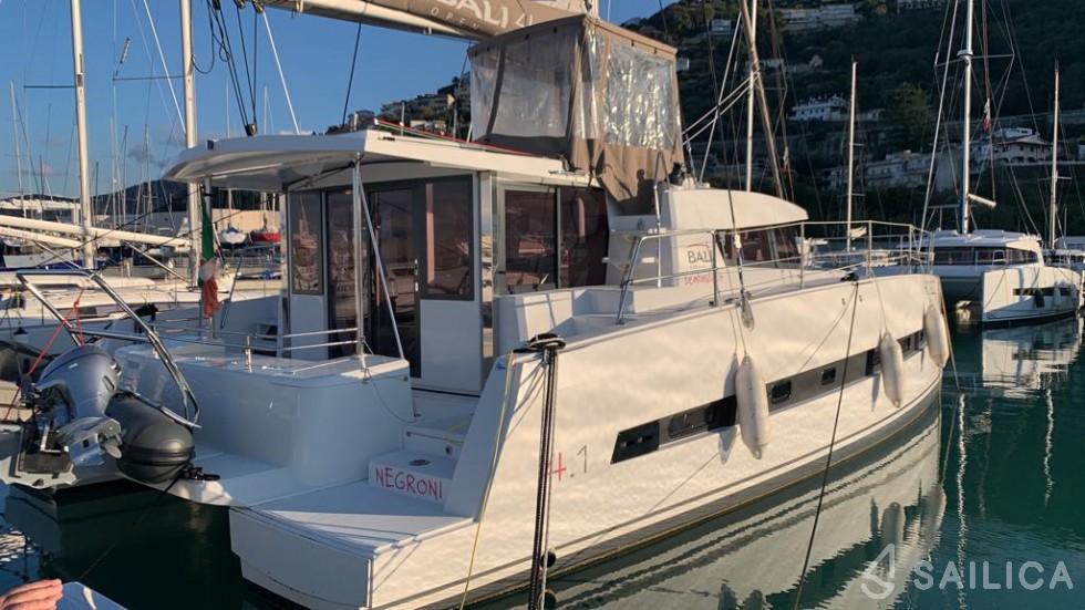 Bali 4.1 - Yacht Charter Sailica