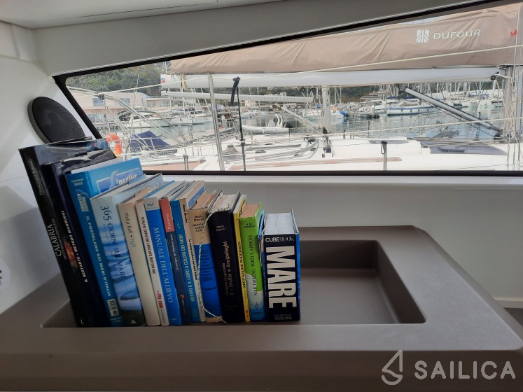 Bali 4.1 - Yacht Charter Sailica