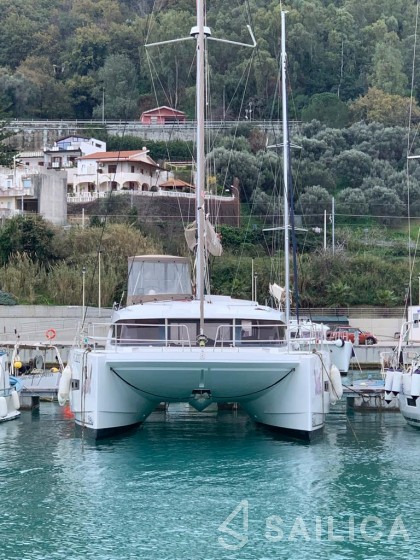 Bali 4.1 - Yacht Charter Sailica