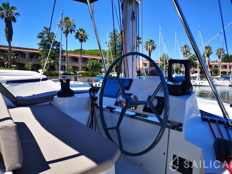 Bali 4.1 - Yacht Charter Sailica