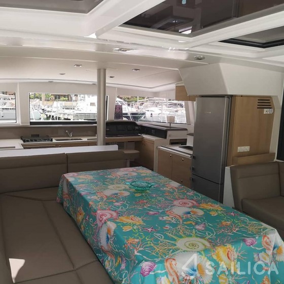 Bali 4.1 - Yacht Charter Sailica