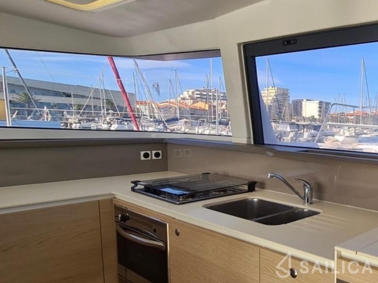 Bali 4.1 - Yacht Charter Sailica