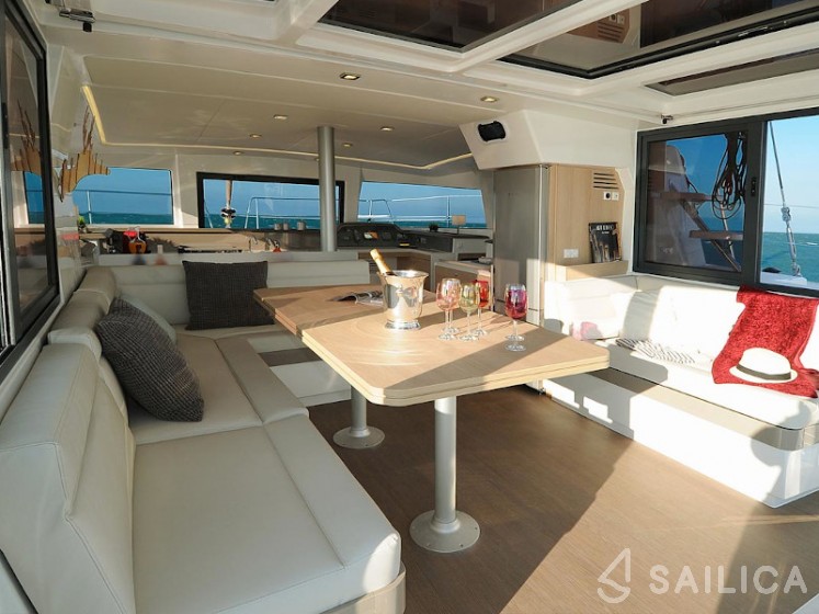 Bali 4.1 - Yacht Charter Sailica