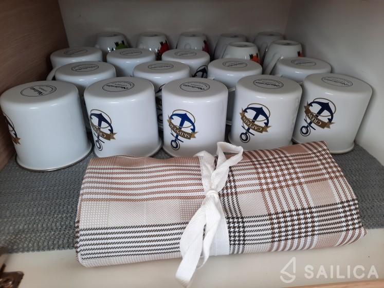 Bali 4.1 - Yacht Charter Sailica