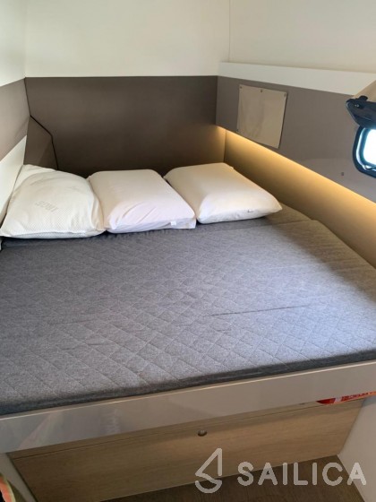 Bali 4.1 - Yacht Charter Sailica