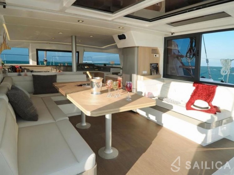 Bali 4.1 - Yacht Charter Sailica