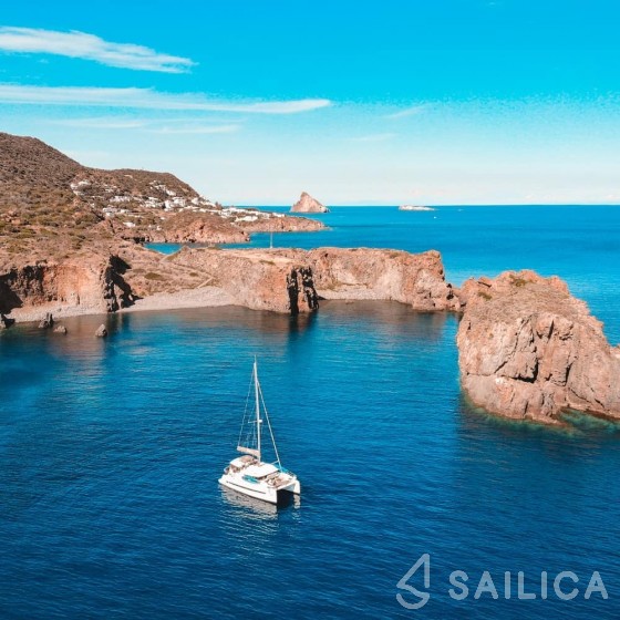 Bali 4.1 - Yacht Charter Sailica