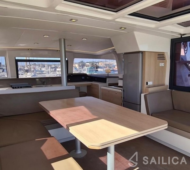 Bali 4.1 - Yacht Charter Sailica