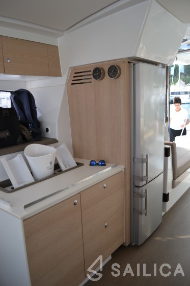 Bali 4.1 - Yacht Charter Sailica