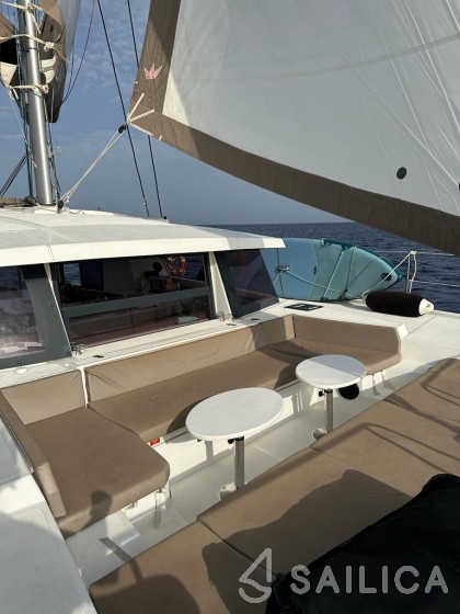 Bali 4.1 - Yacht Charter Sailica