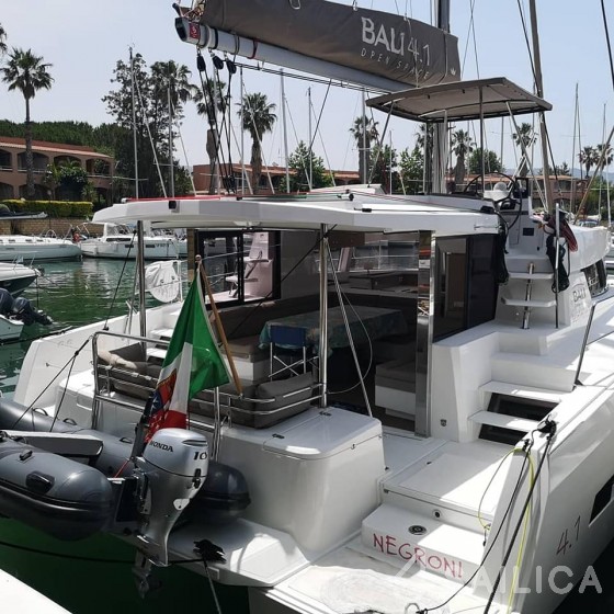 Bali 4.1 - Yacht Charter Sailica