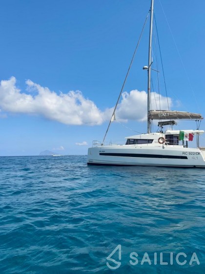 Bali 4.1 - Yacht Charter Sailica