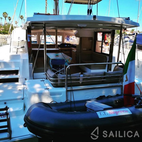 Bali 4.1 - Yacht Charter Sailica