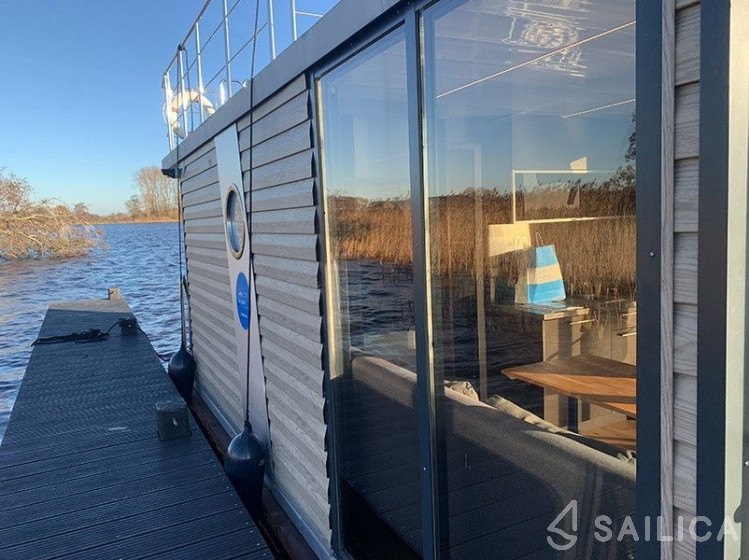 Campi 340 - Yacht Charter Sailica