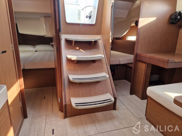 Oceanis 40.1 - Yacht Charter Sailica