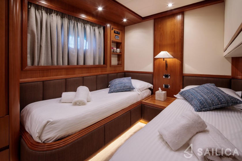 Alalunga 78 - Yacht Charter Sailica