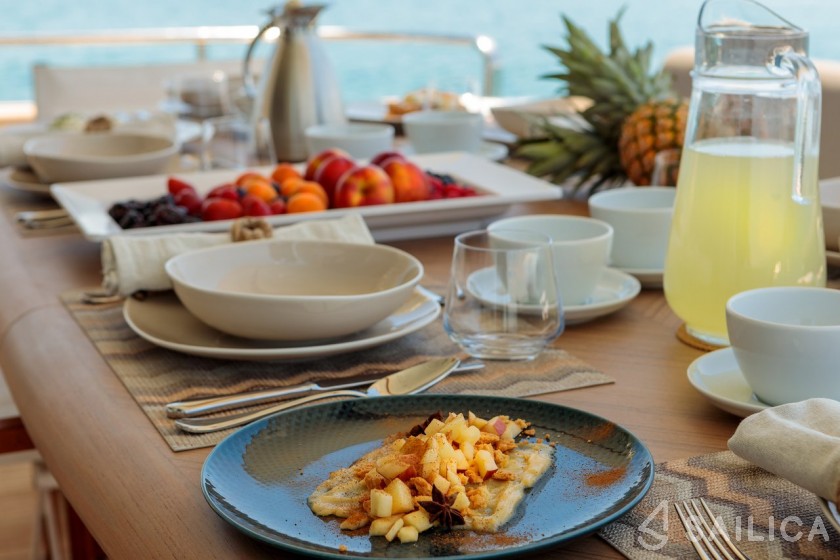 Alalunga 78 - Yacht Charter Sailica