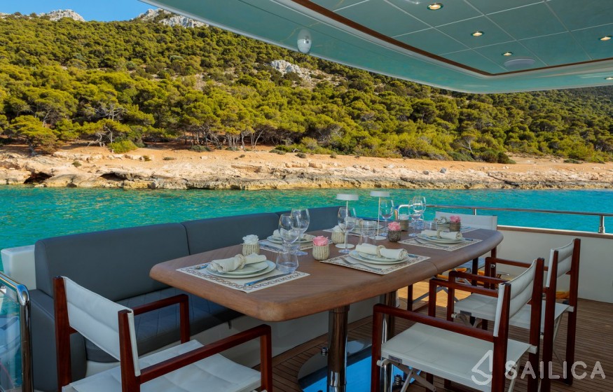 Alalunga 78 - Yacht Charter Sailica