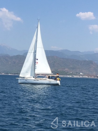 Sun Odyssey 419 - Yacht Charter Sailica