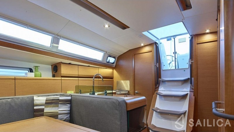 Sun Odyssey 419 - Yacht Charter Sailica