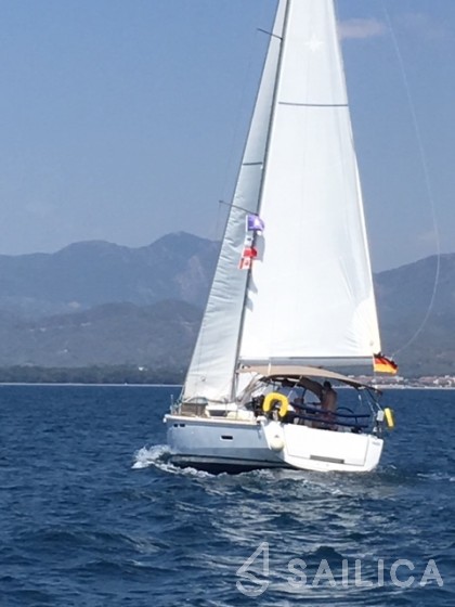 Sun Odyssey 419 - Yacht Charter Sailica