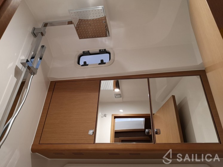 Delphia Escape 1150 - Yacht Charter Sailica
