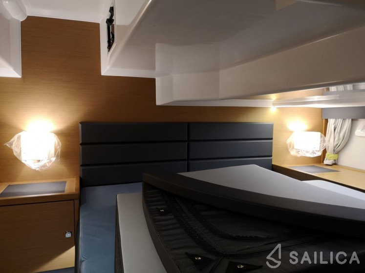 Delphia Escape 1150 - Yacht Charter Sailica