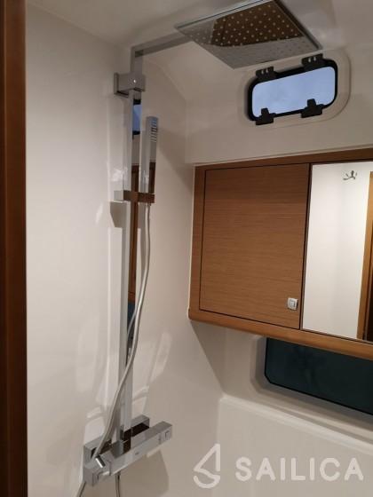 Delphia Escape 1150 - Yacht Charter Sailica