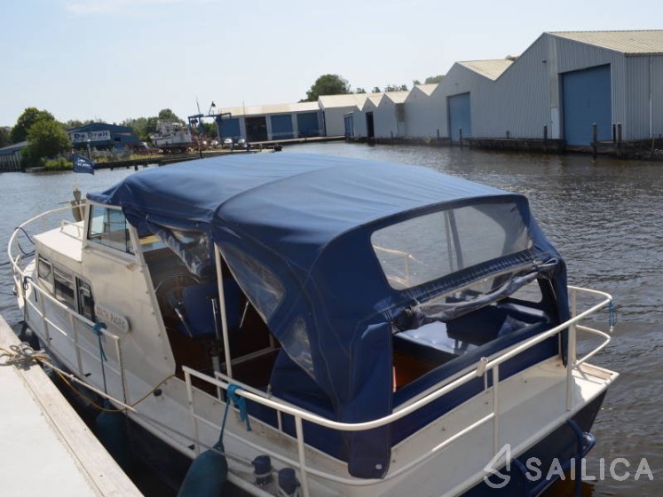De Drait Doerak 850 OK - Yacht Charter Sailica