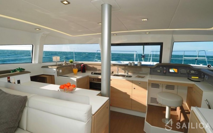 Bali 4.1 - Yacht Charter Sailica