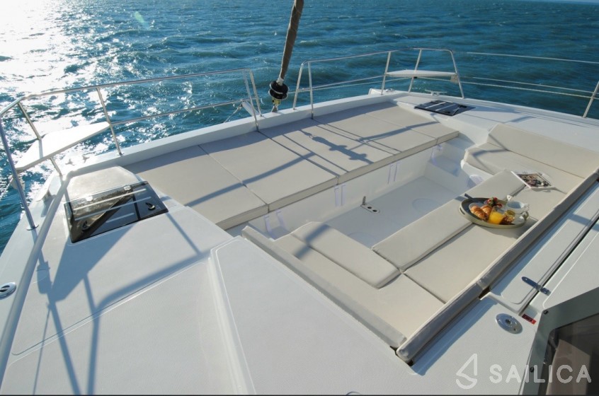 Bali 4.1 - Yacht Charter Sailica