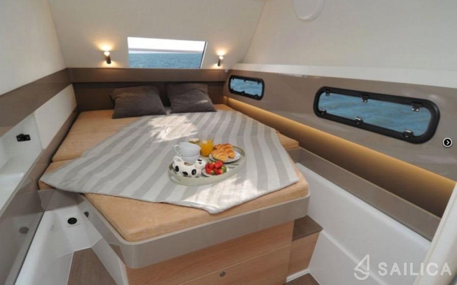 Bali 4.1 - Yacht Charter Sailica