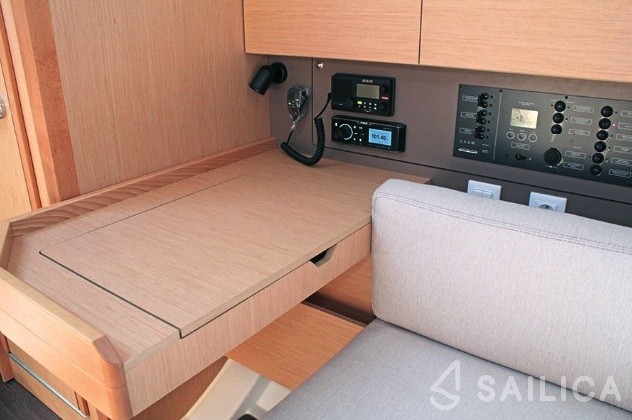Oceanis 38.1 - Yacht Charter Sailica
