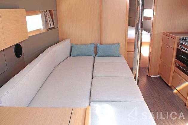 Oceanis 38.1 - Yacht Charter Sailica